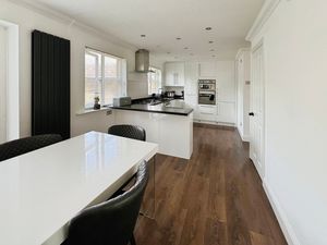 Kitchen- click for photo gallery